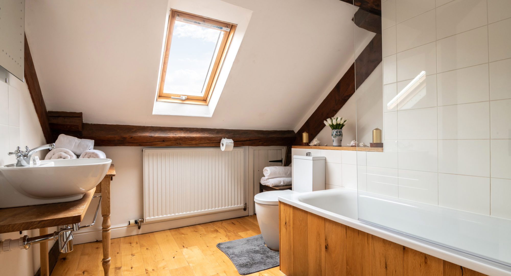 Bathroom in the cosy cottage for couples, featuring shower and bath